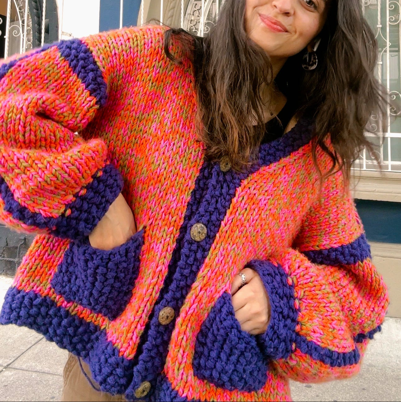 Oferta: 2 patrones con guías de colores y video clases (Pocket Cardigan + Candy Crush)